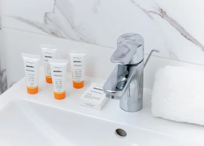 Elegant Pet-friendly In By Renters דירה